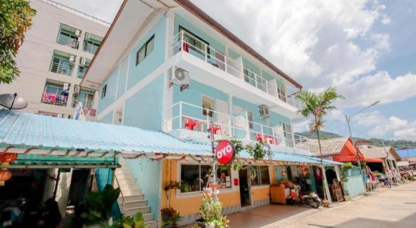 Hotel Oyo 885 And Me House