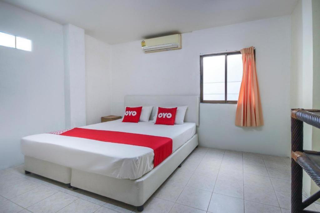 Hotel Oyo 885 And Me House Patong